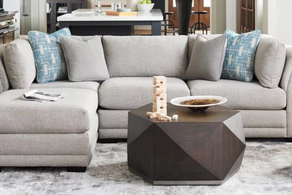 8 conseils pratiques pour disposer les meubles de votre salon